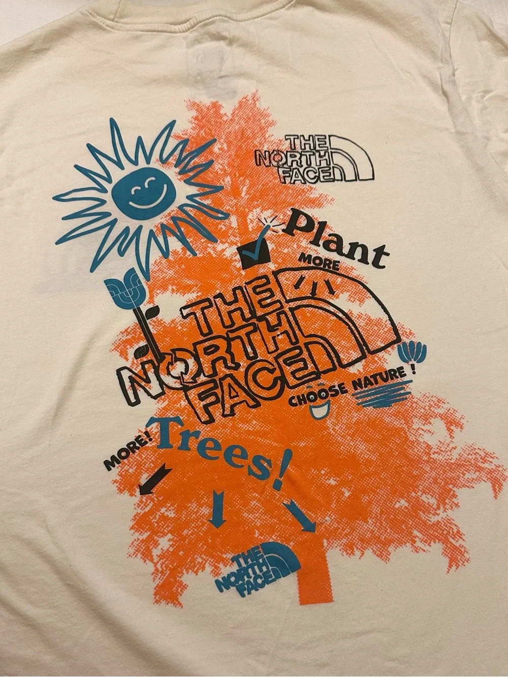 Rare THE NORTH FACE Short Sleeve Earth Day T-Shirt in Cream/Beige Medium